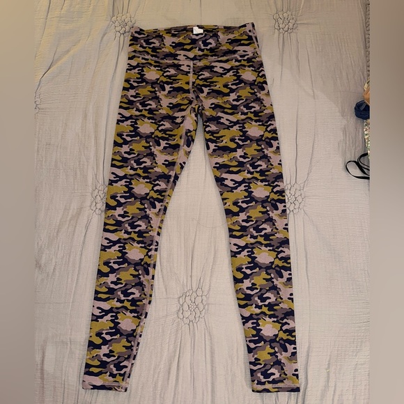 FABLETICS Salar Camo Printed Leggings small - Picture 2 of 5